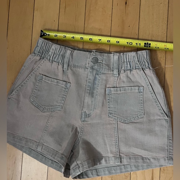 Tinted wash elastic waist denim shorts - Picture 2 of 5